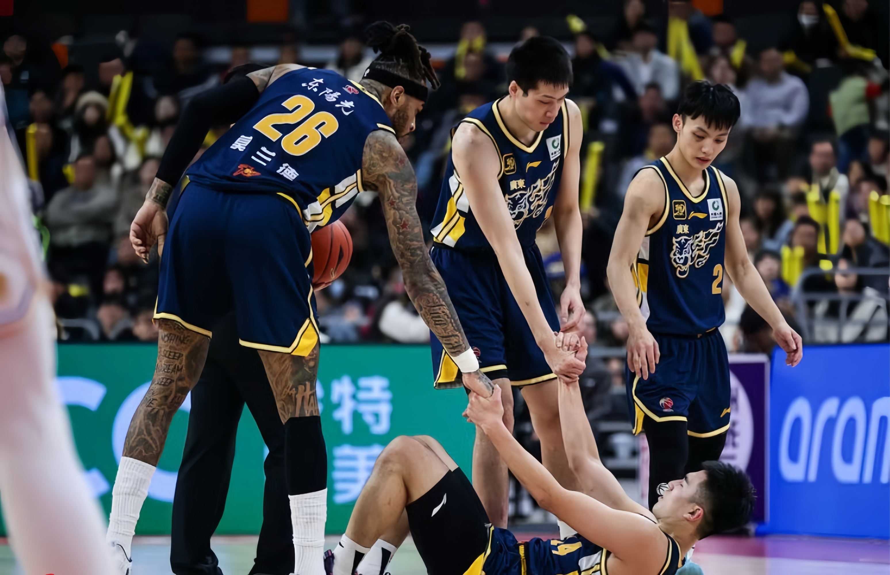 陕西男篮客场大败，输给广州队