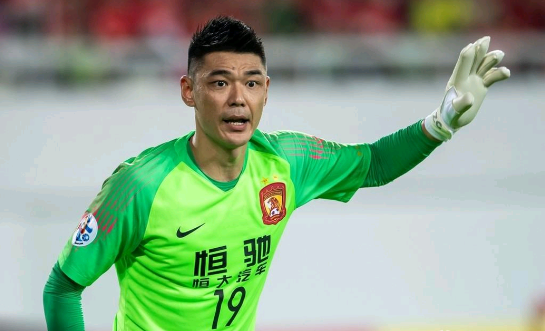 广州恒大门将神勇，力保不败战绩