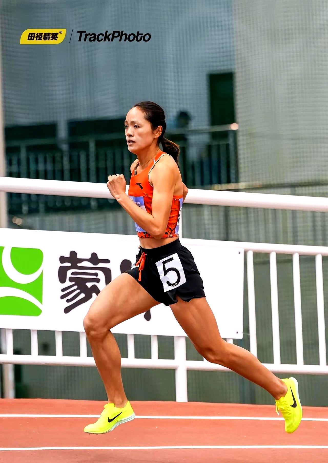 田径女子800米：美国选手全力以赴夺魁