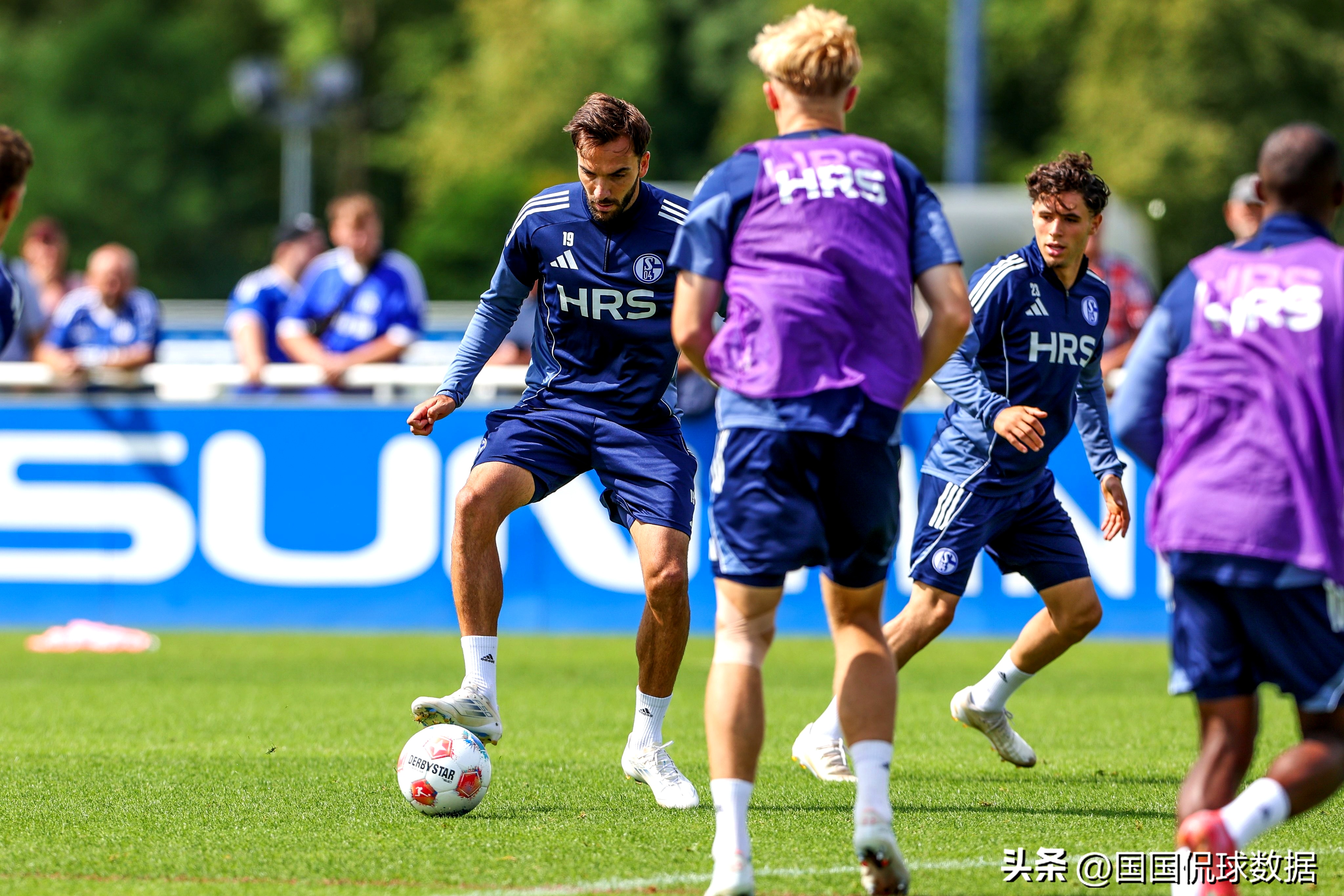 沙尔克04客场逆转，实现重返胜利