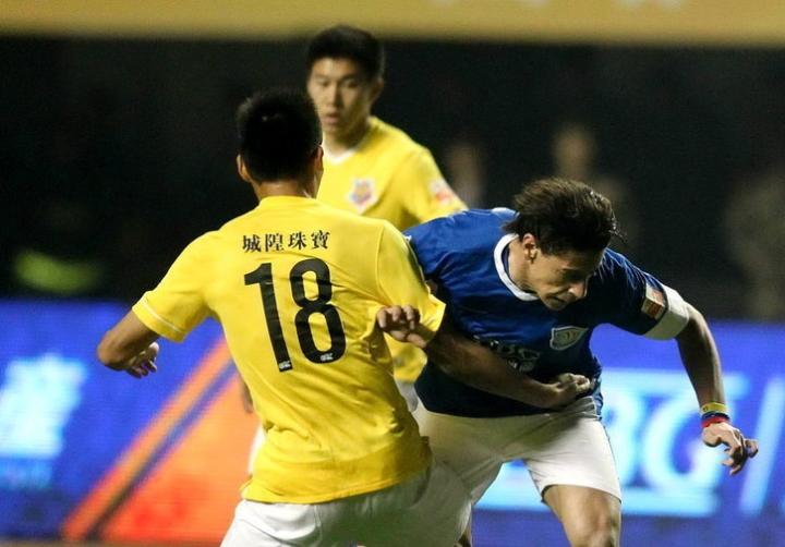 富力战申鑫:凭借精湛技术,主队轻松击败对手 富力战申鑫:凭借精湛技术,主队轻松击败对手