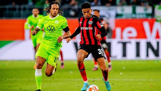 汉诺威96球员完成精彩进球,帮助球队获胜 汉诺威96球员完成精彩进球,帮助球队获胜