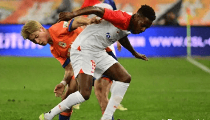 势均力敌!比赛场上胜负难分 势均力敌!比赛场上胜负难分