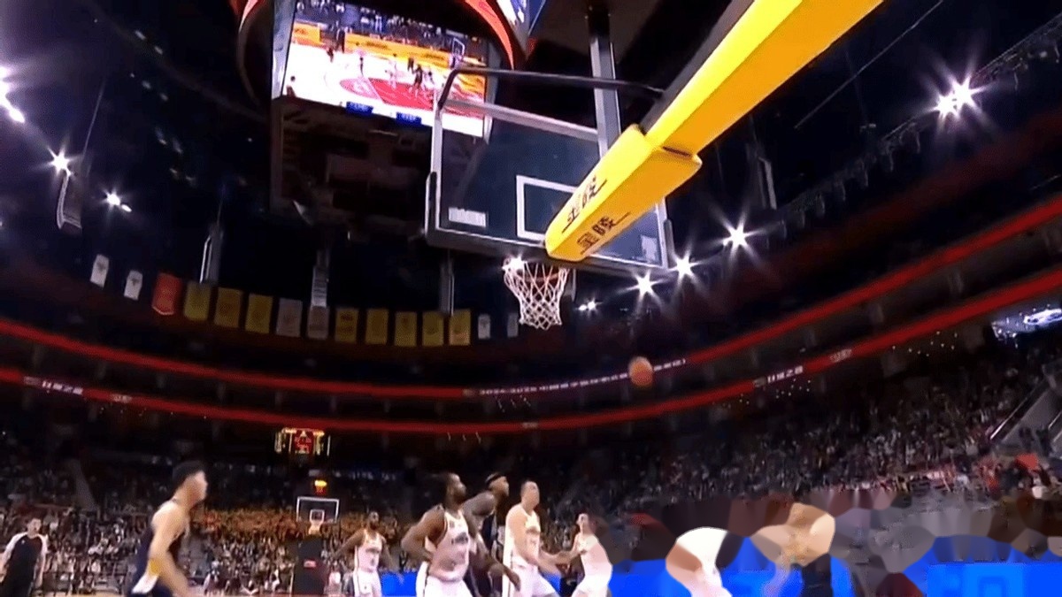 现场直播：篮球高手之间的激烈争夺