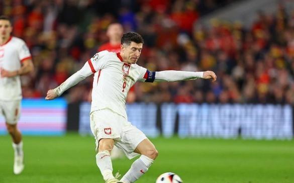 莱万再创奇迹，再创进球历史