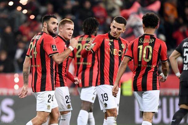 雷恩主场逼平昂热，表现平稳