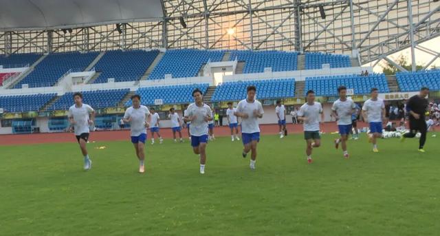 关键比赛：球队全力以赴，积极备战