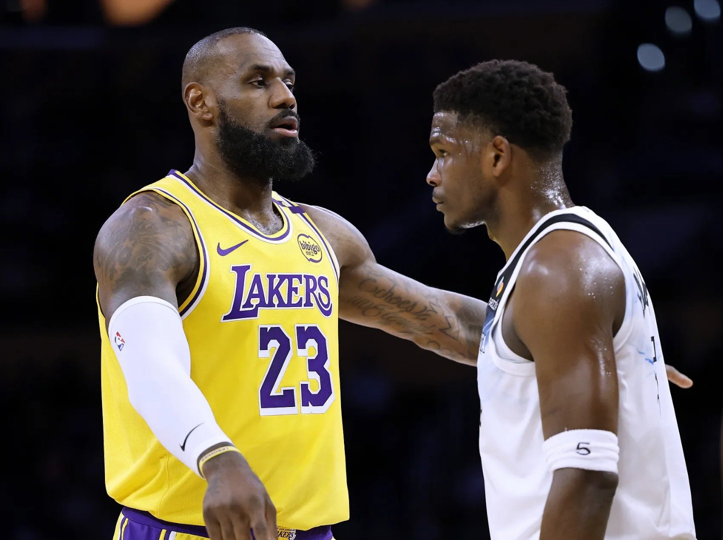 骑士遭遇连败,詹姆斯仍孤军奋战 骑士遭遇连败,詹姆斯仍孤军奋战