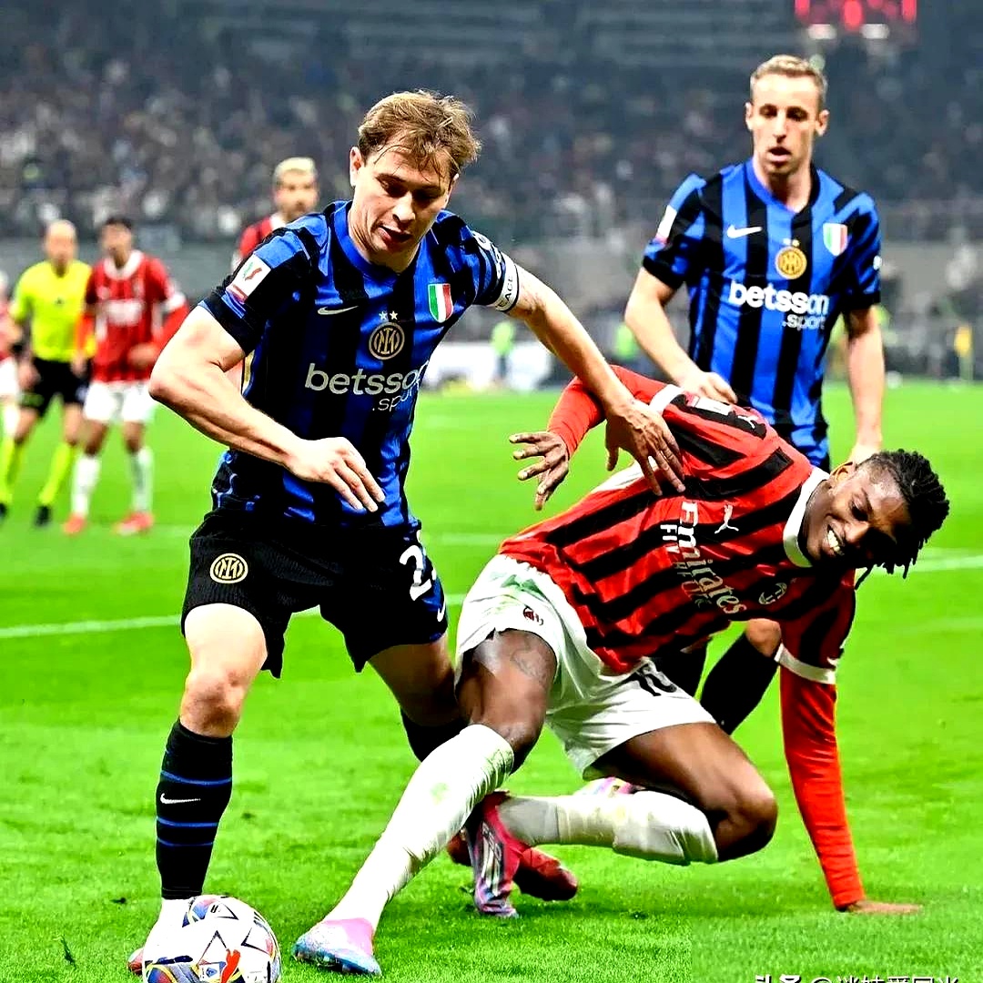 AC米兰客场战胜那不勒斯,反弹获胜 AC米兰客场战胜那不勒斯,反弹获胜