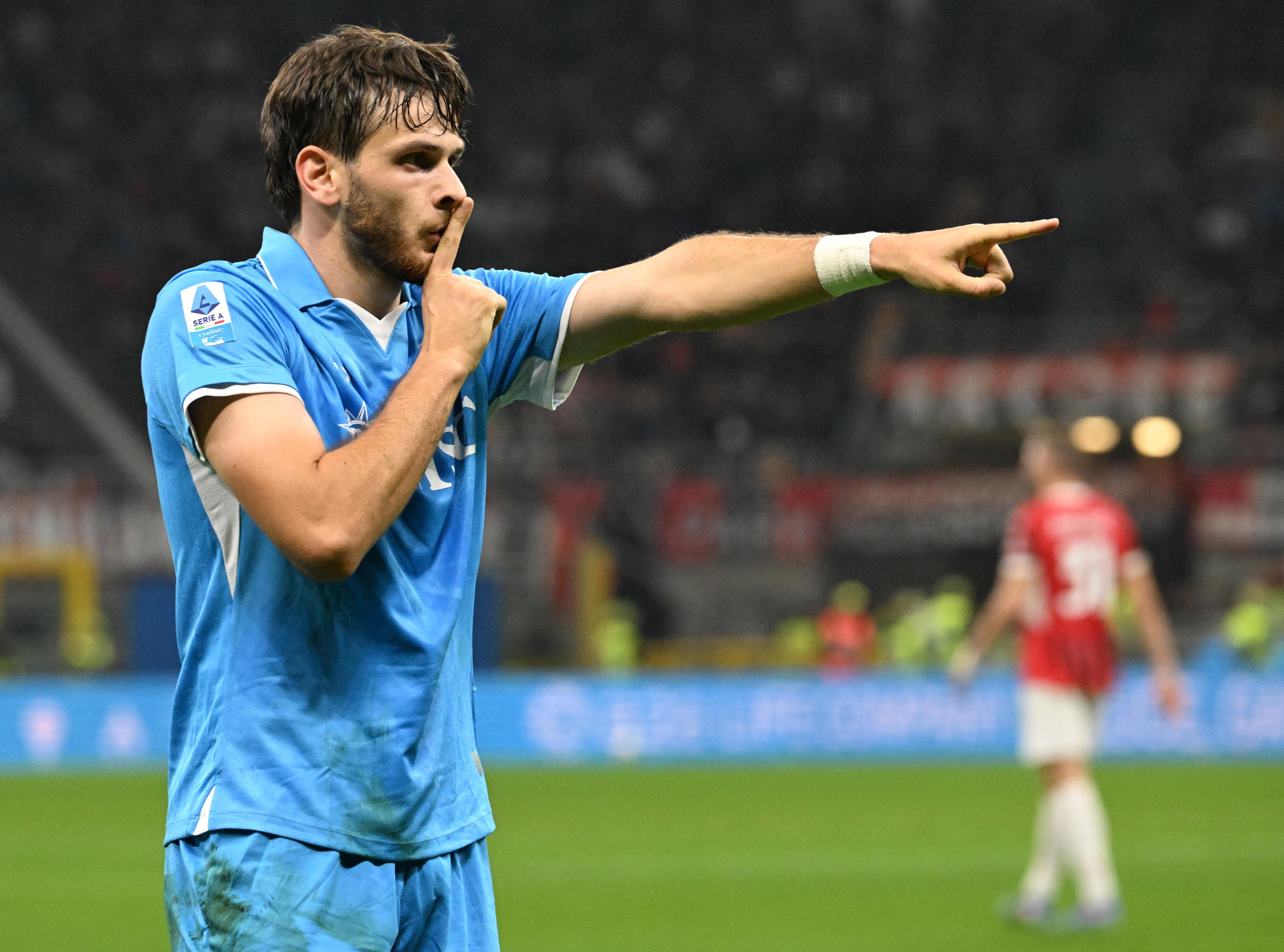 AC米兰客场战胜那不勒斯,反弹获胜 AC米兰客场战胜那不勒斯,反弹获胜