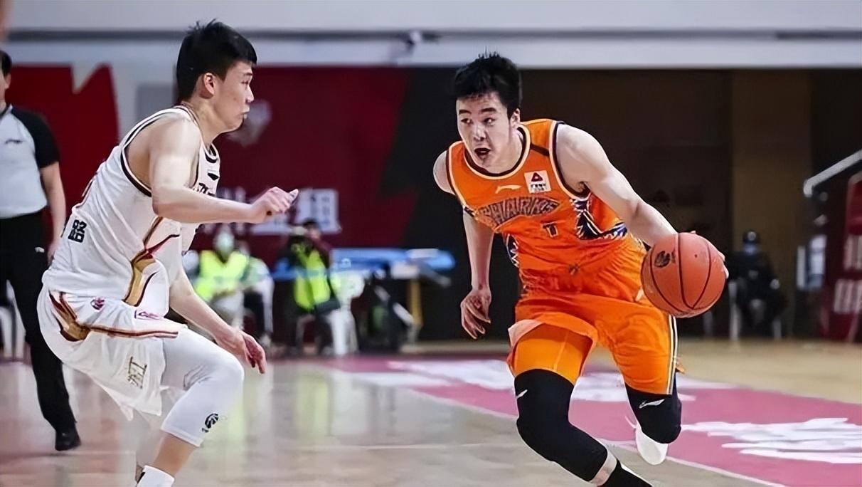 上海男篮队员状态低迷,需提振信心备战 上海男篮队员状态低迷,需提振信心备战