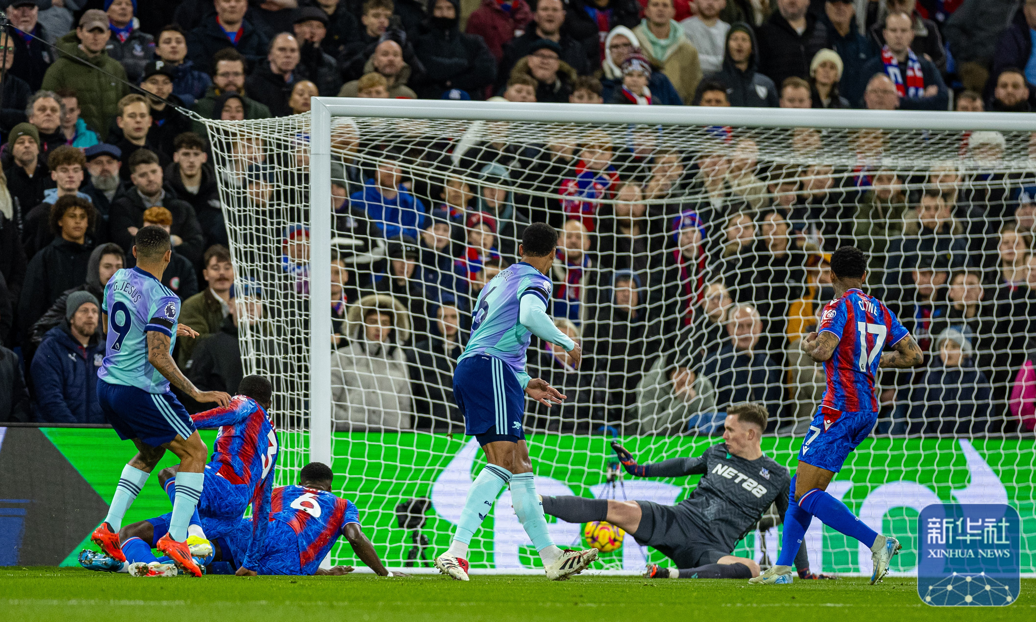 沃尔夫斯堡球员赛后庆祝,激情澎湃迎接下一场比赛 沃尔夫斯堡球员赛后庆祝,激情澎湃迎接下一场比赛