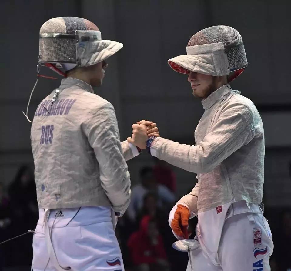 墨西哥代表团斩获击剑比赛金牌 墨西哥代表团斩获击剑比赛金牌