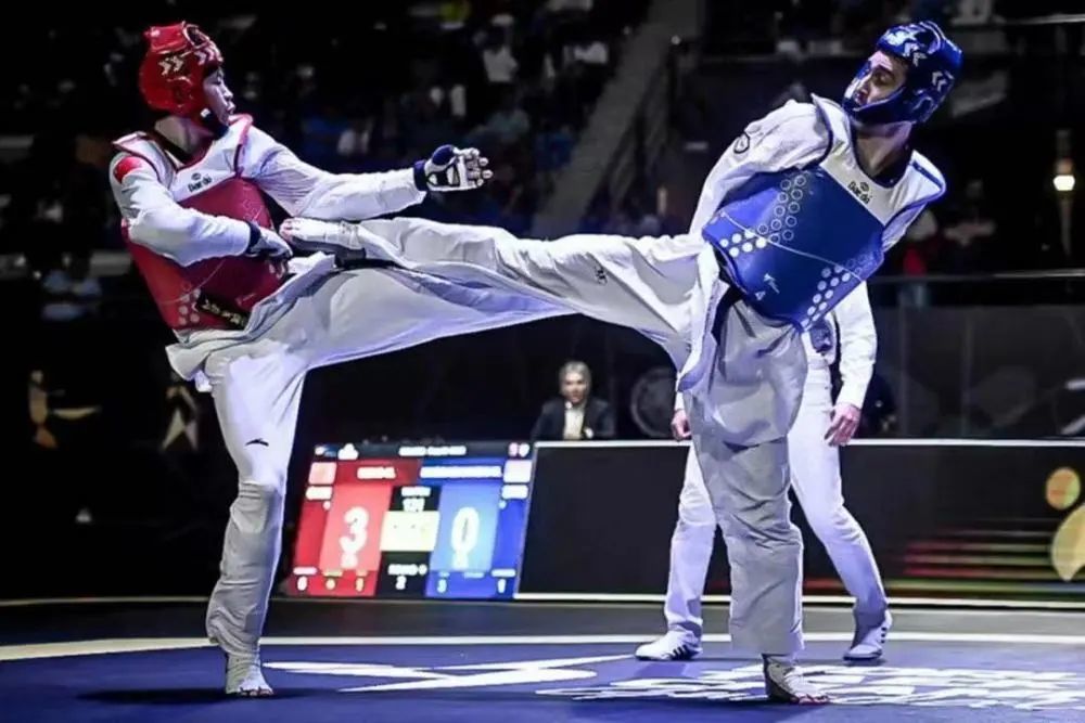 墨西哥代表团斩获击剑比赛金牌 墨西哥代表团斩获击剑比赛金牌