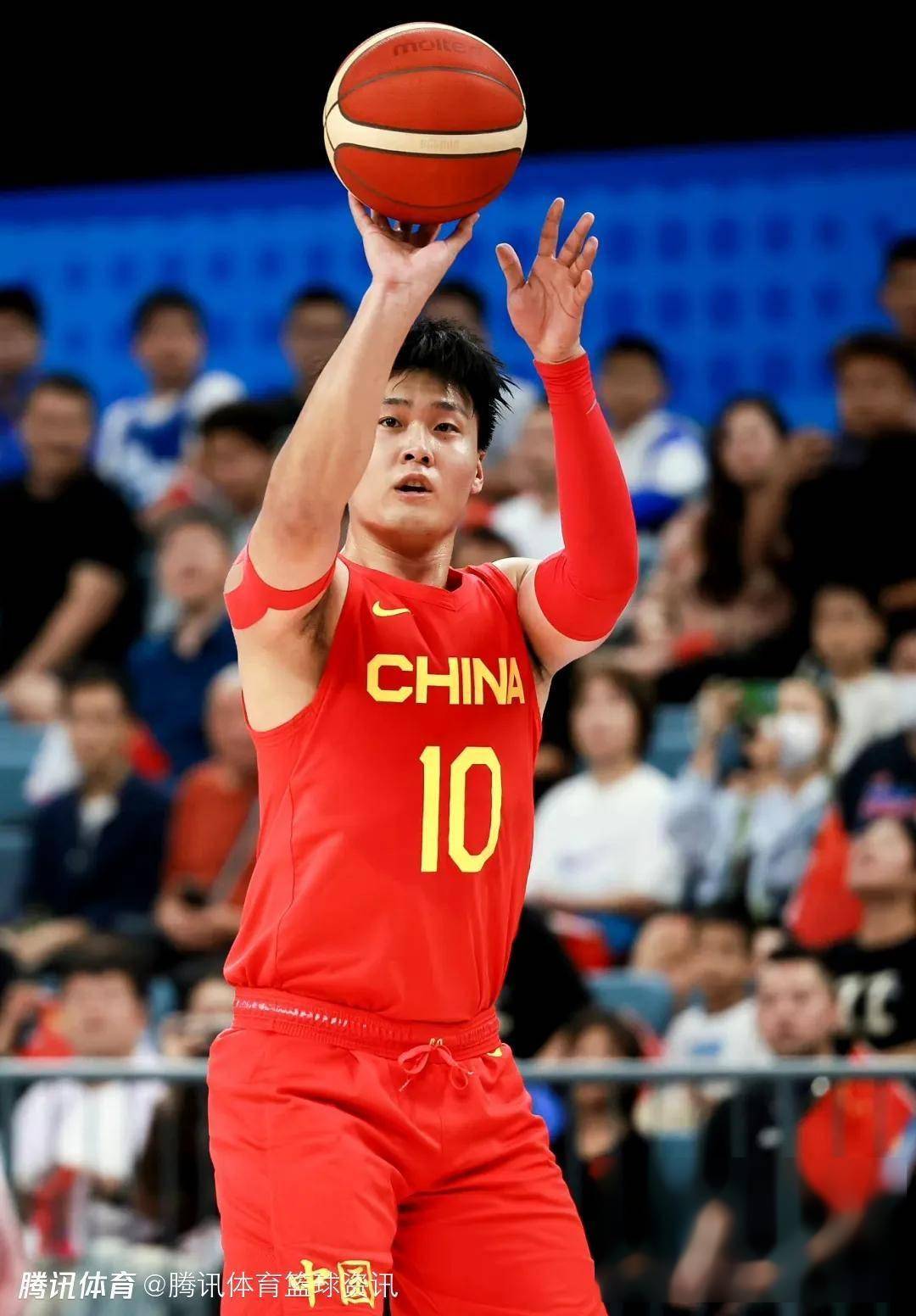 利记官网-激战正酣！运动员斗志昂扬冲向胜利