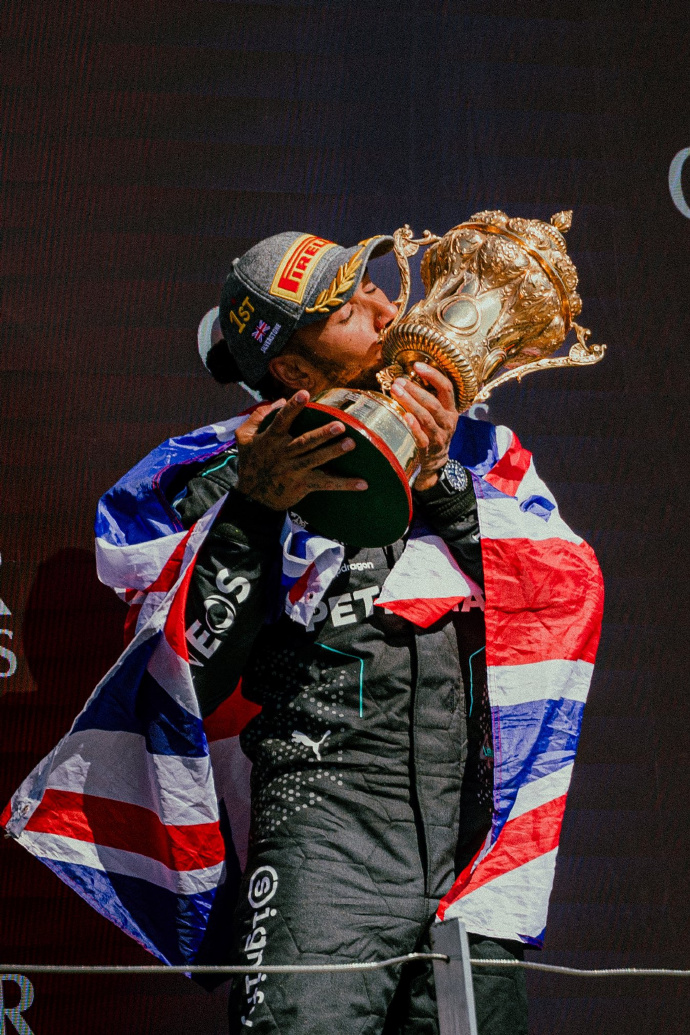 利记官网-英国游泳冠军展现统治力，收获金牌