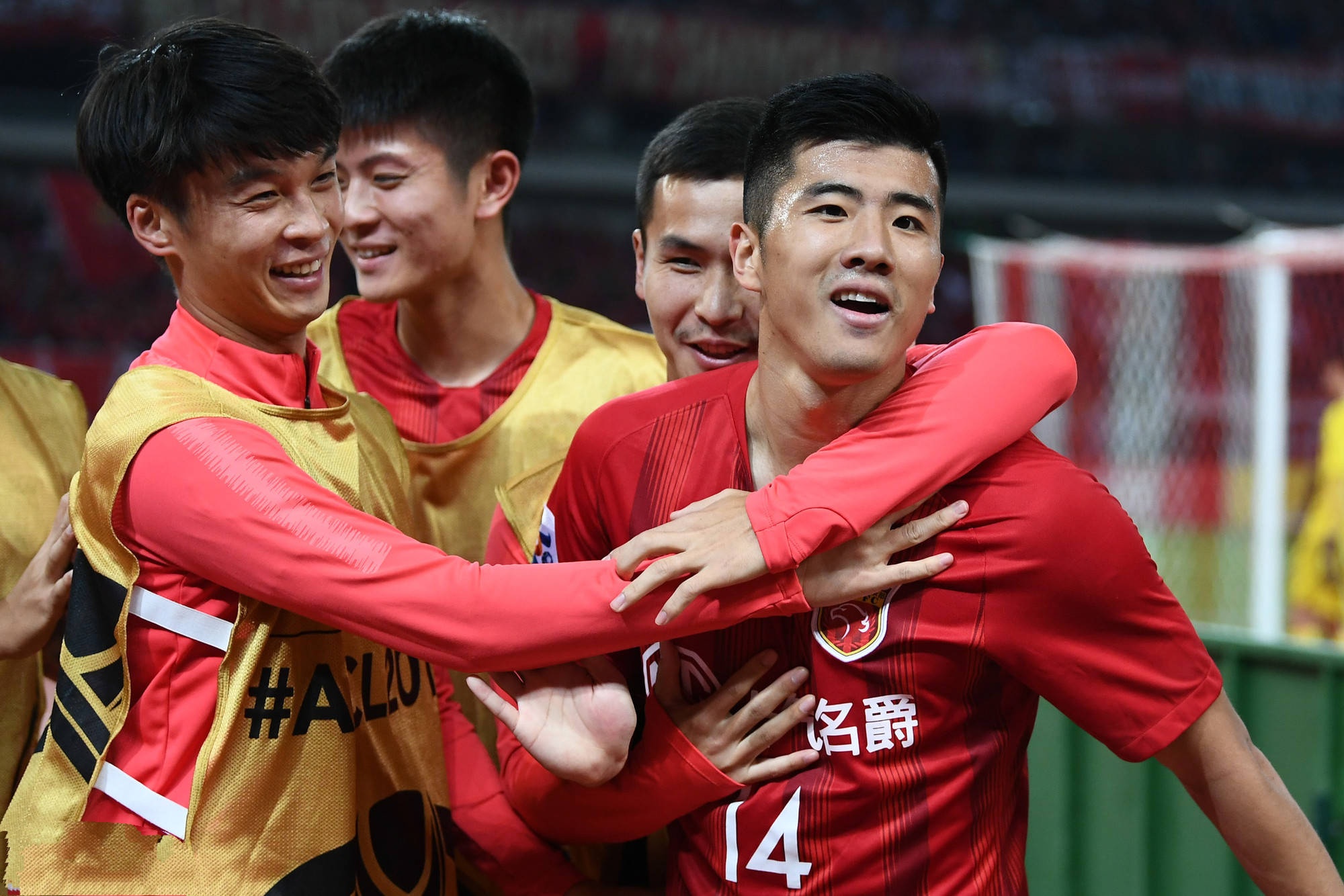 上港客场大胜,距禅城猛虎积分差一 上港客场大胜,距禅城猛虎积分差一