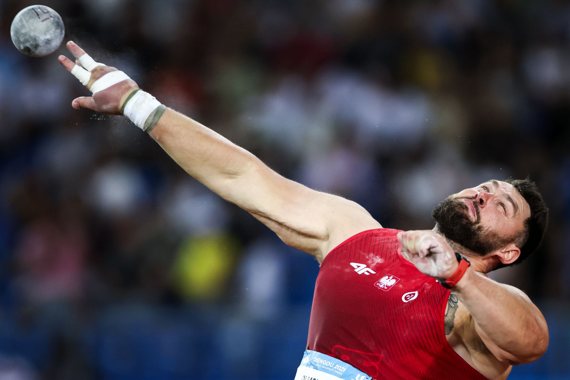 利记官网-运动员们在赛场上展现出色的技艺