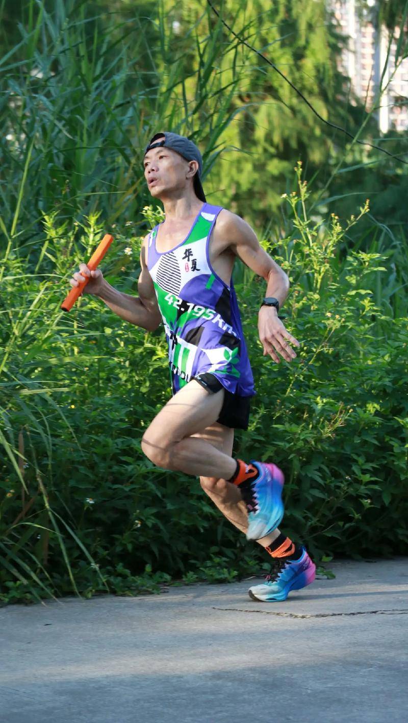 利记官方网站-加拿大男子田径选手勇夺金牌，冲向颠峰