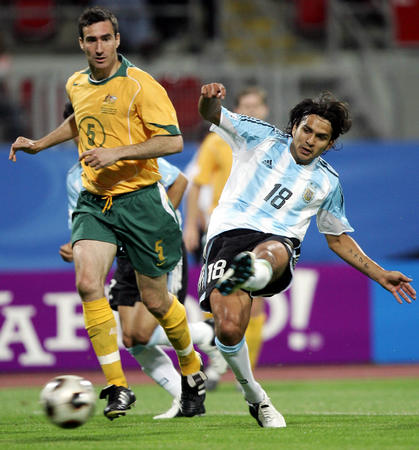 利记官方网站-阿根廷选手在男子足球比赛中表现抢眼，引领团队晋级