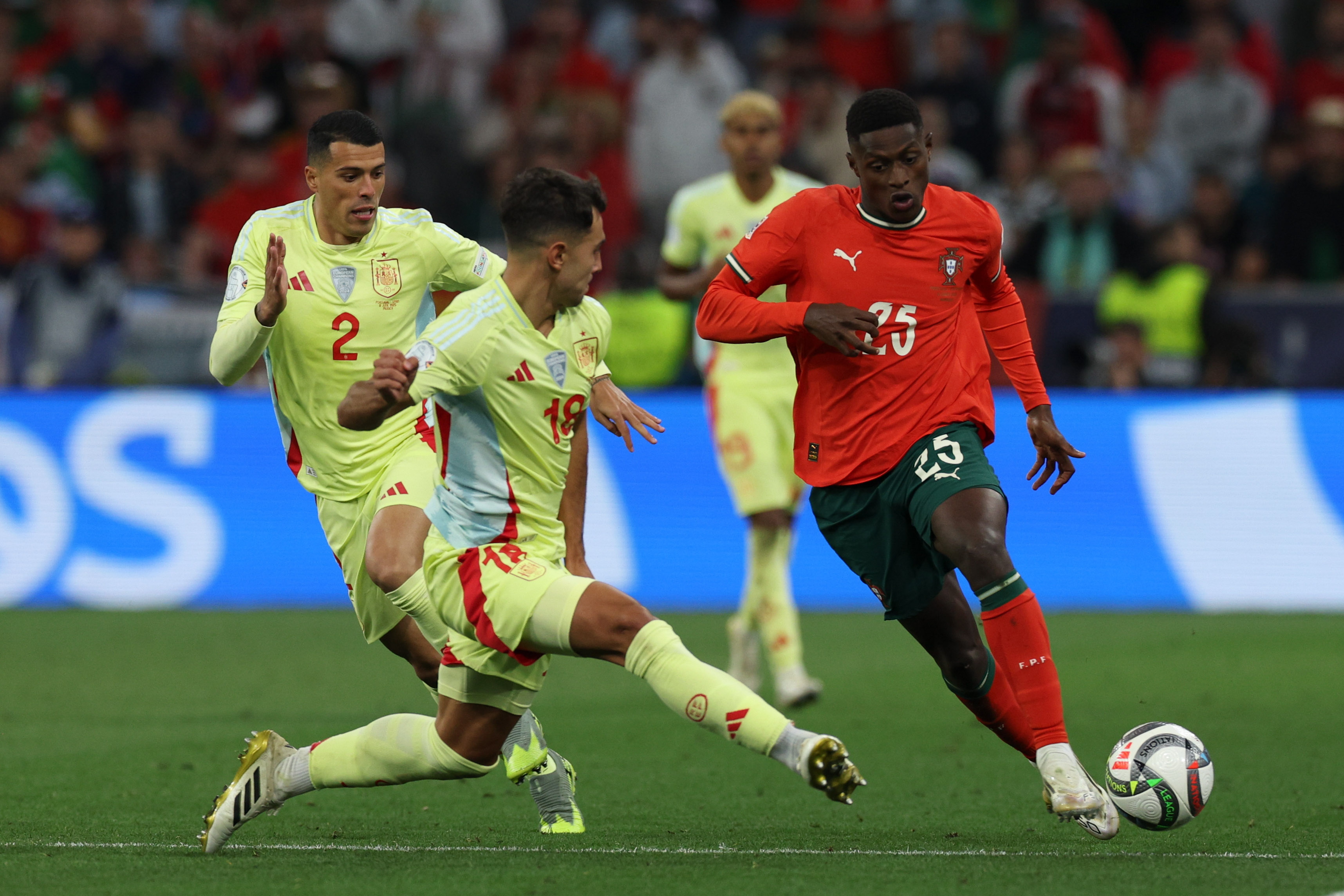 热门球队冲刺夺冠,欧国联比赛成焦点 热门球队冲刺夺冠,欧国联比赛成焦点