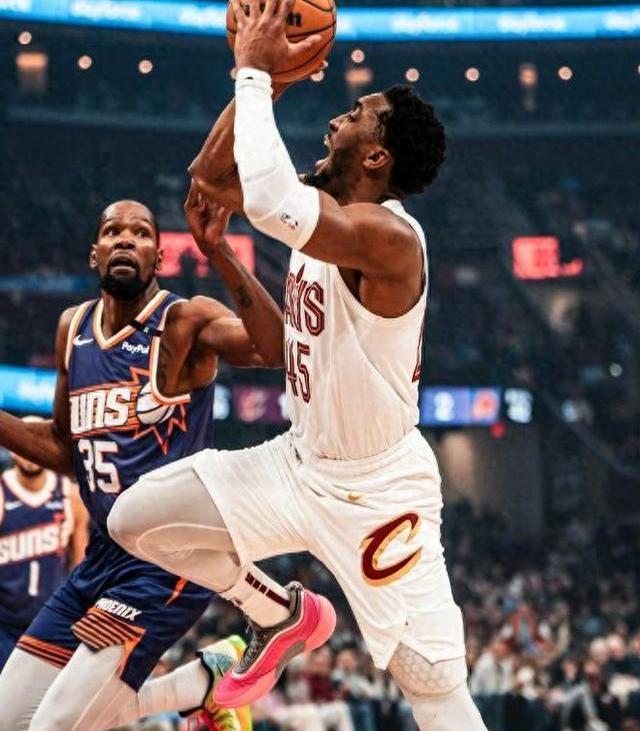 利记官方网站-爵士战胜马刺，米切尔砍下28分