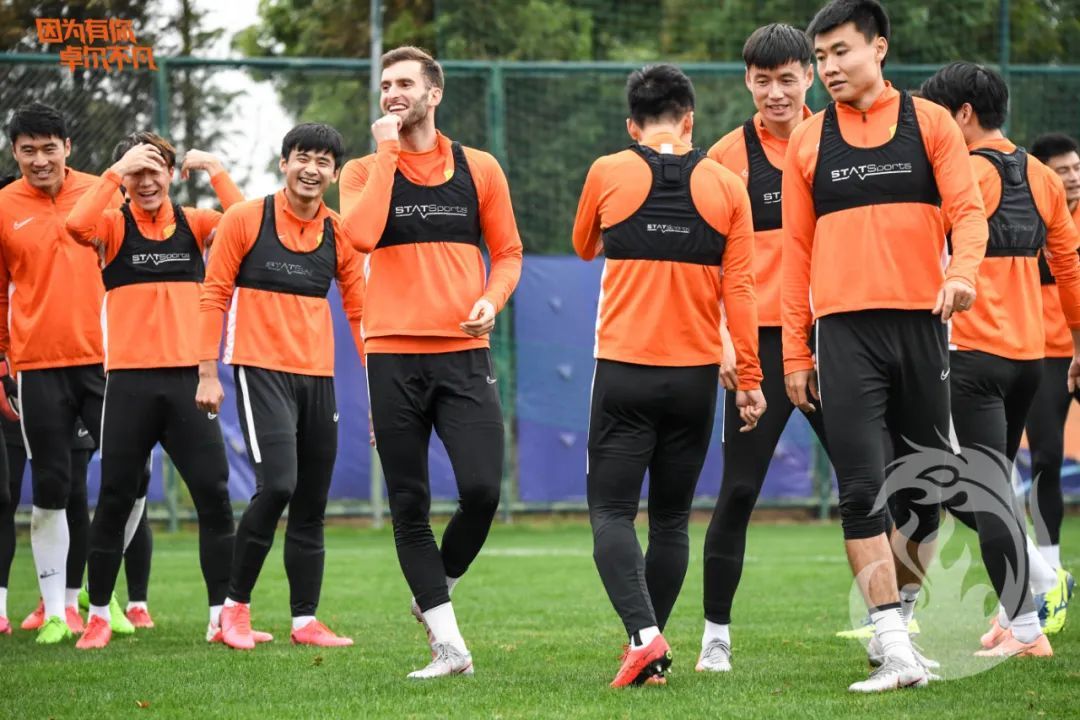 利记-新赛季目标明确！球员整装备战