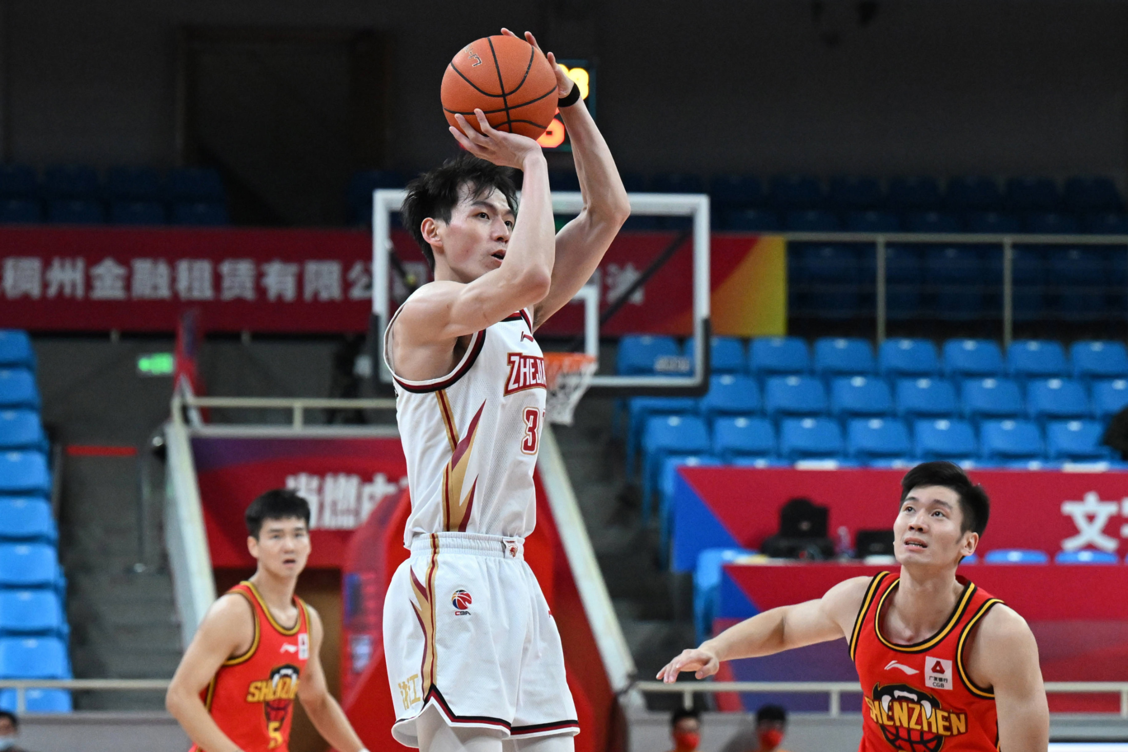 利记平台-云南男篮积极备战，队员士气高昂