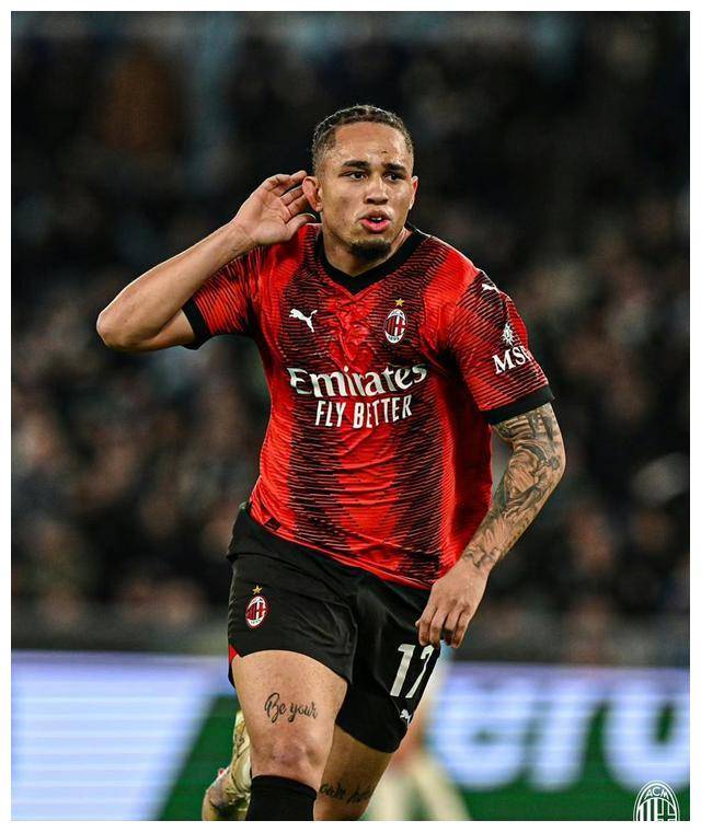 利记官网-AC米兰中场漂亮头球破门，帮助球队取胜